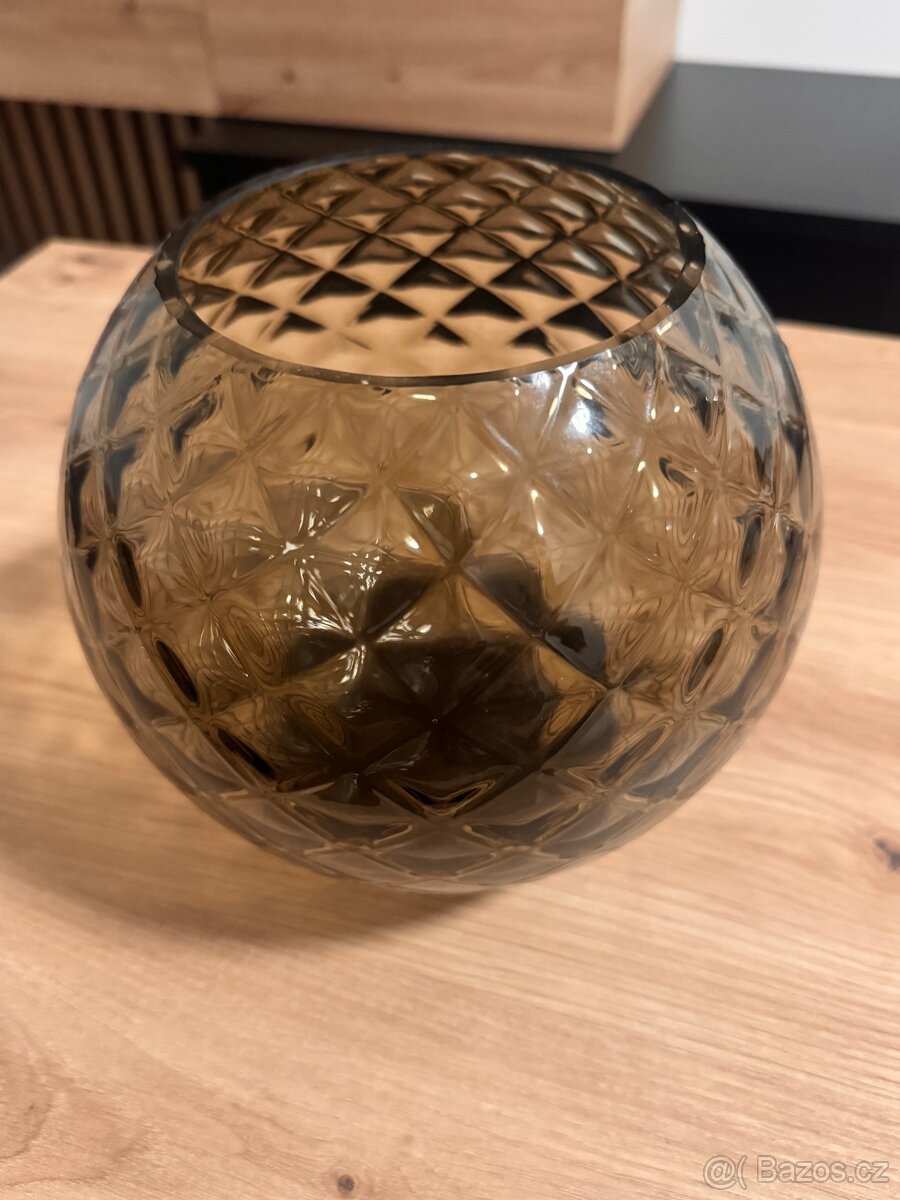 Luxusní designová váza z foukaného skla – kouřový odstín