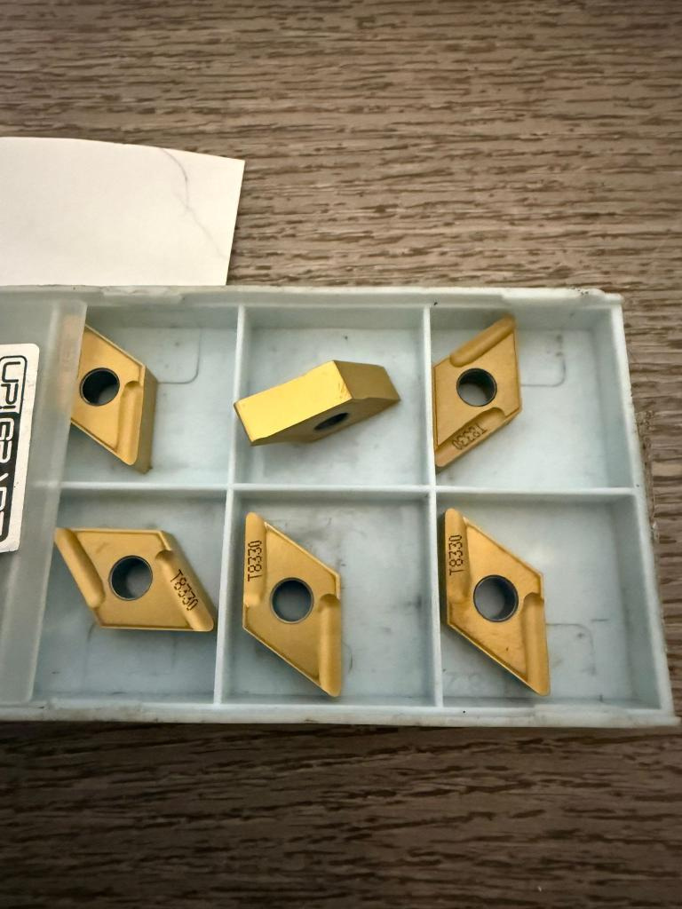 Břitové soustružnické destičky VBD DCMT11