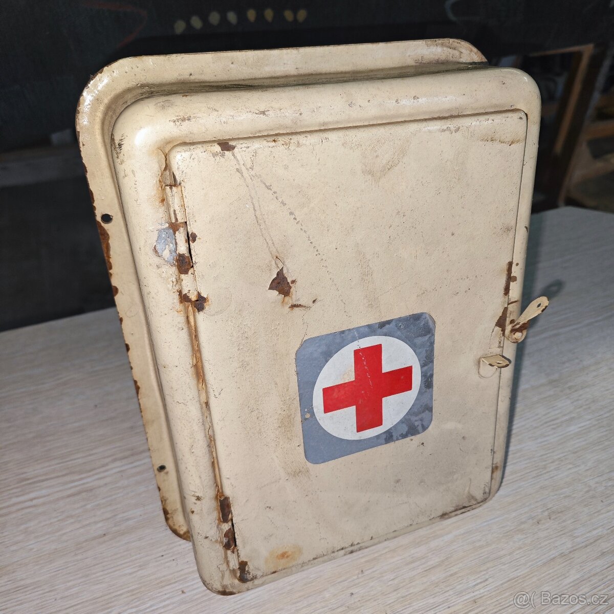 prodám lékárničku