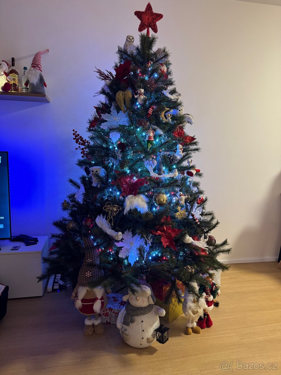 Vánoční stromek + ozdoby