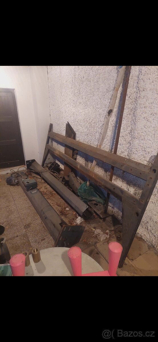 Dvousloupový zvedák