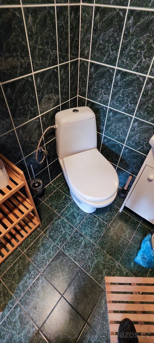 Záchod kombi