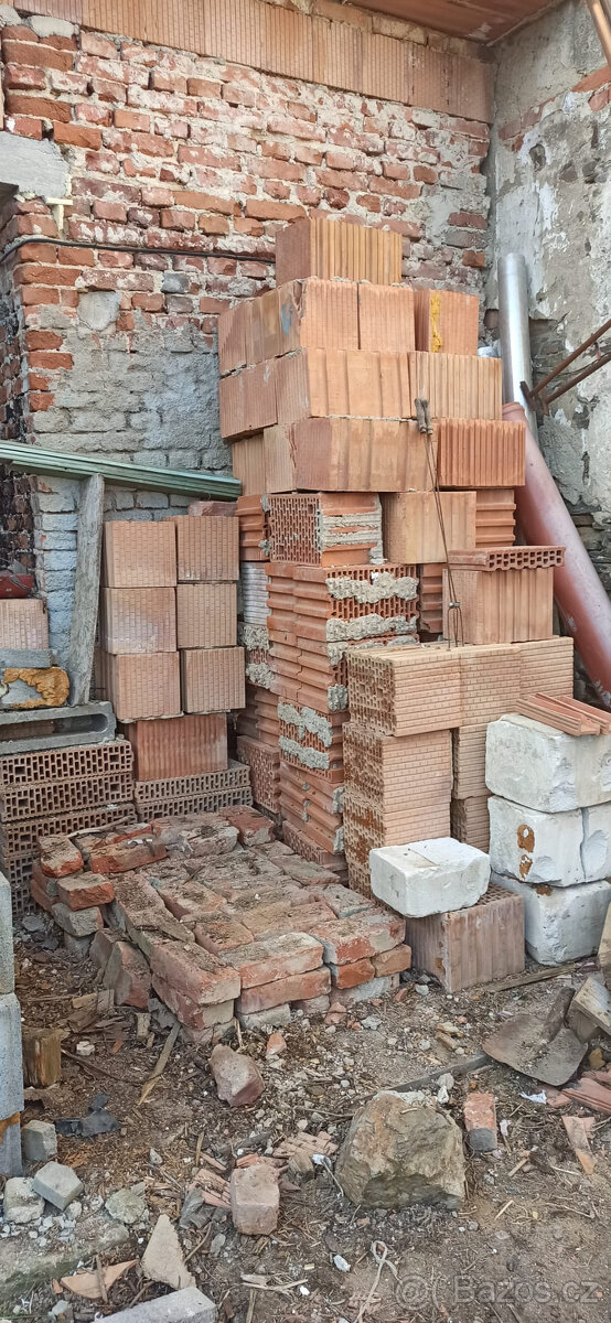 Cihle, stavební materiál Heluz