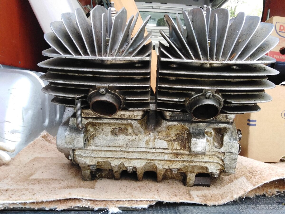 ČZ závodní motor