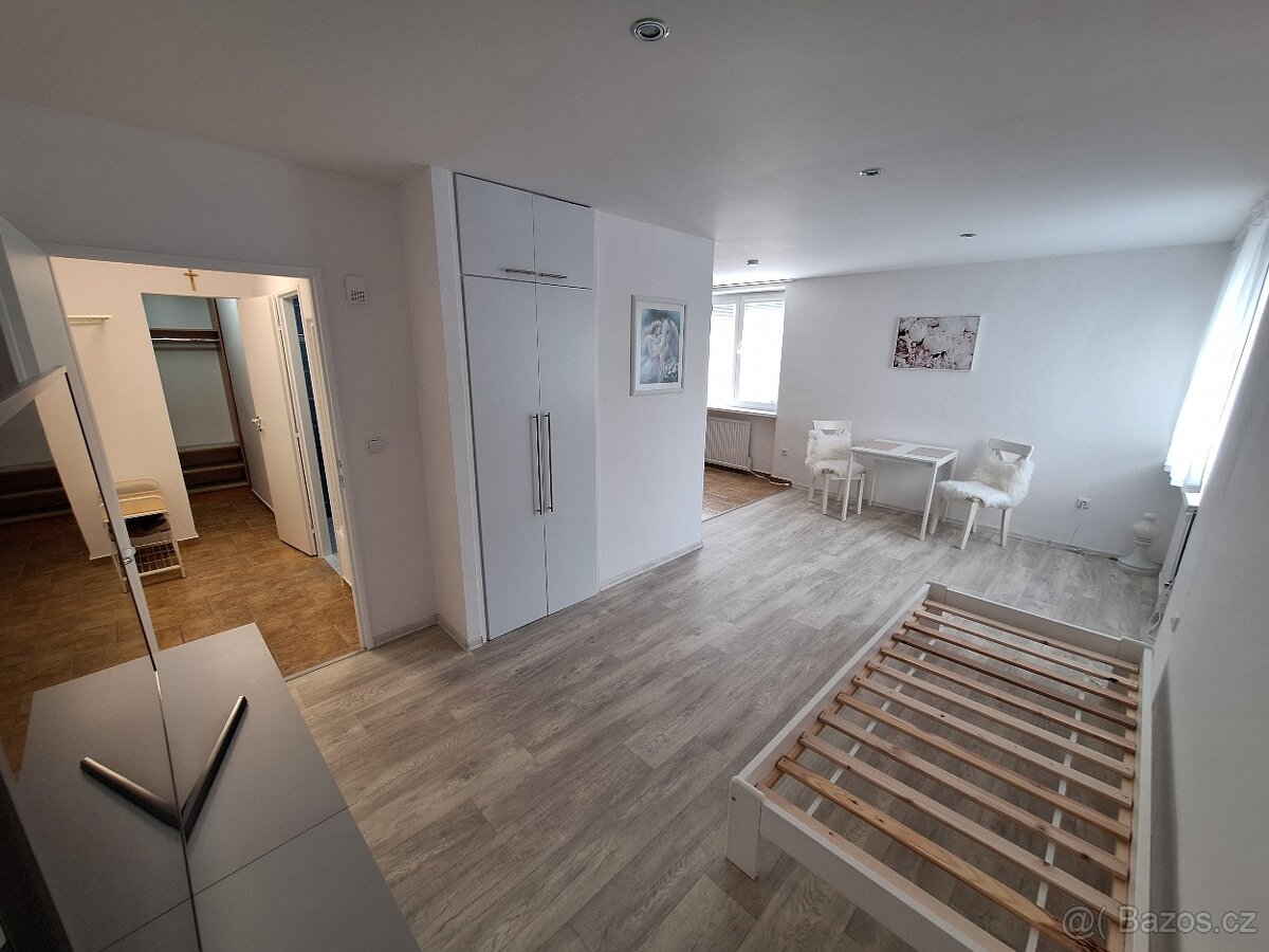 Pronájem bytu 1+kk (35 m2 ) Frenštát p. R.