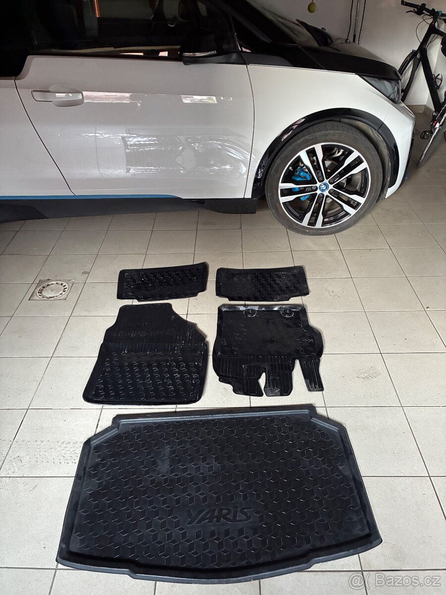 Toyota Yaris- originální gumové koberce+vana