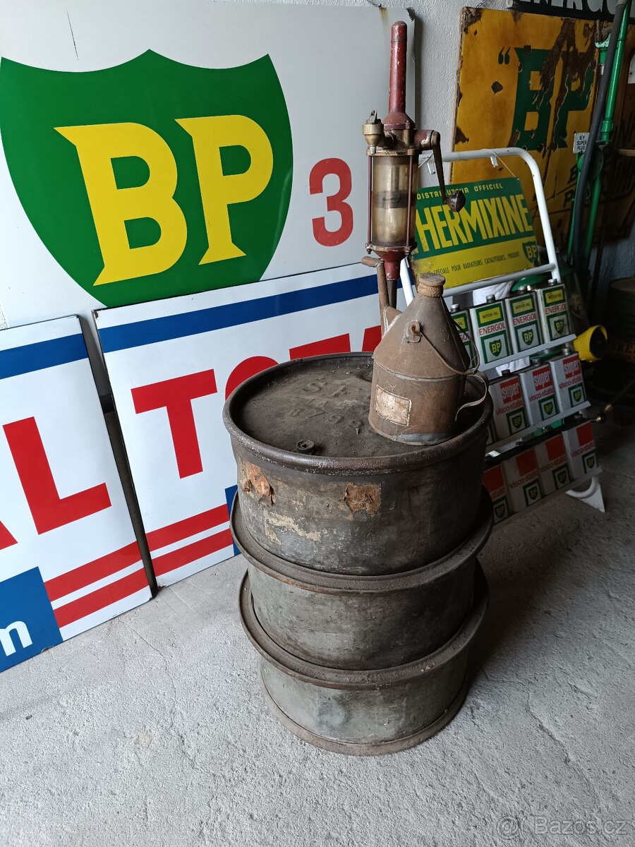 Starý sud 30. Léta, značeny s pumpou, 200l dekorace