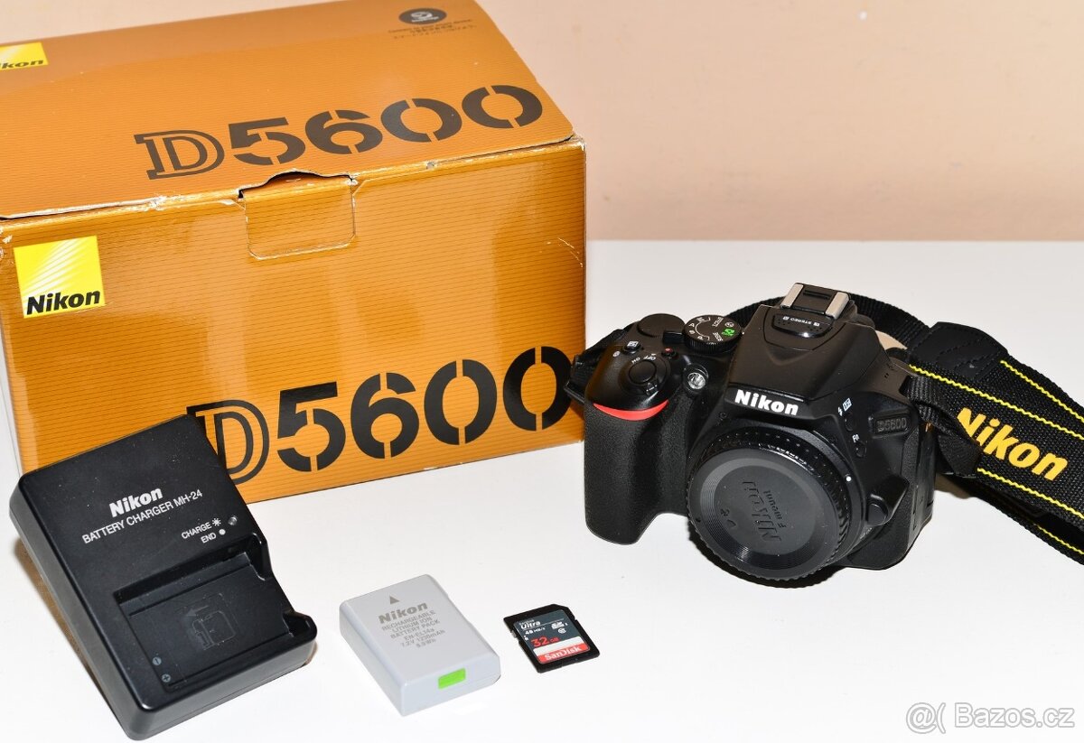Nikon D5600 + příslušenství ( 1xxx exp.)