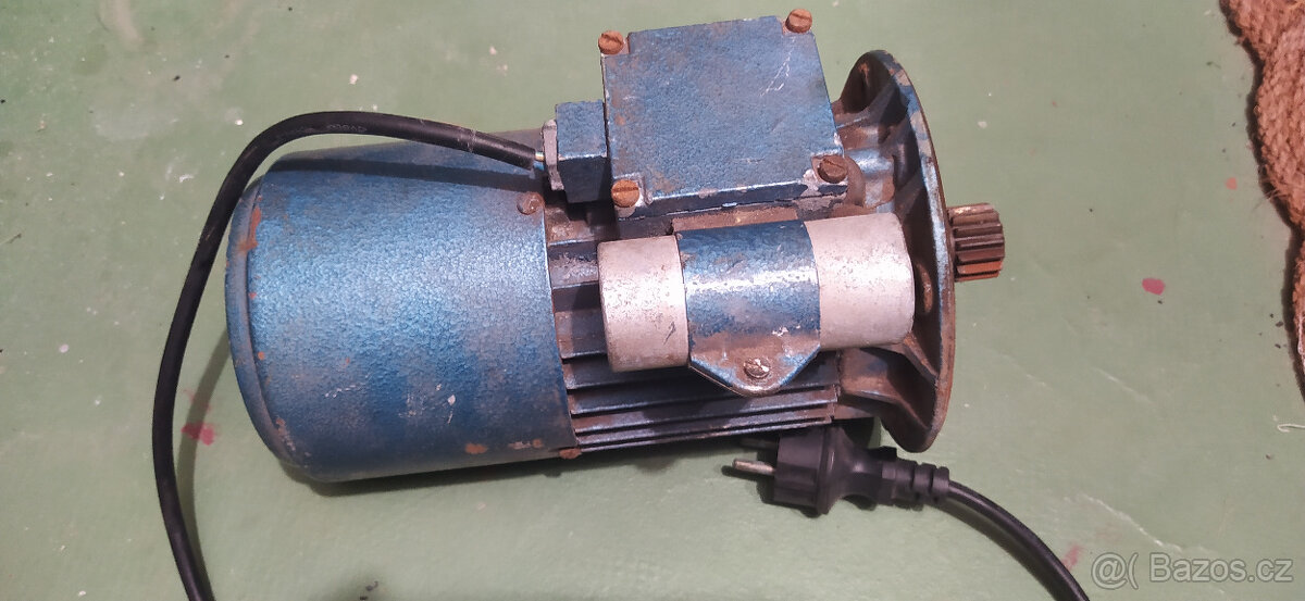 Elektro motor mez Mohelnice