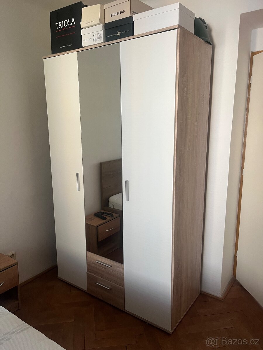 Skříň