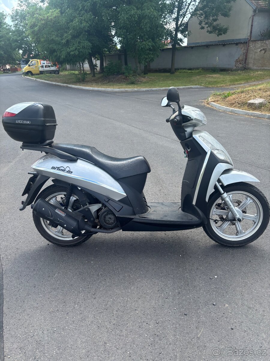 Skútr 125 ccm