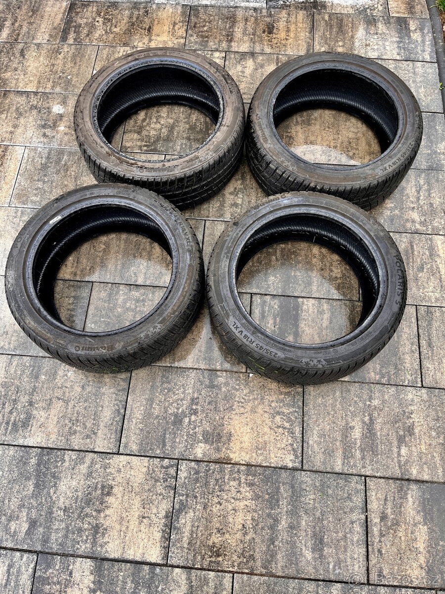 235/45 r18, zimní Barum