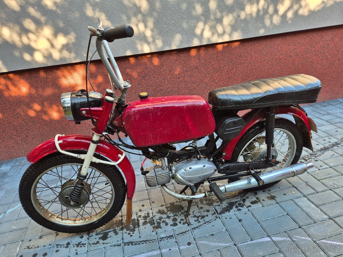 JAWA 23 mustang, bez TP, s hranatým tachometrem,1.model