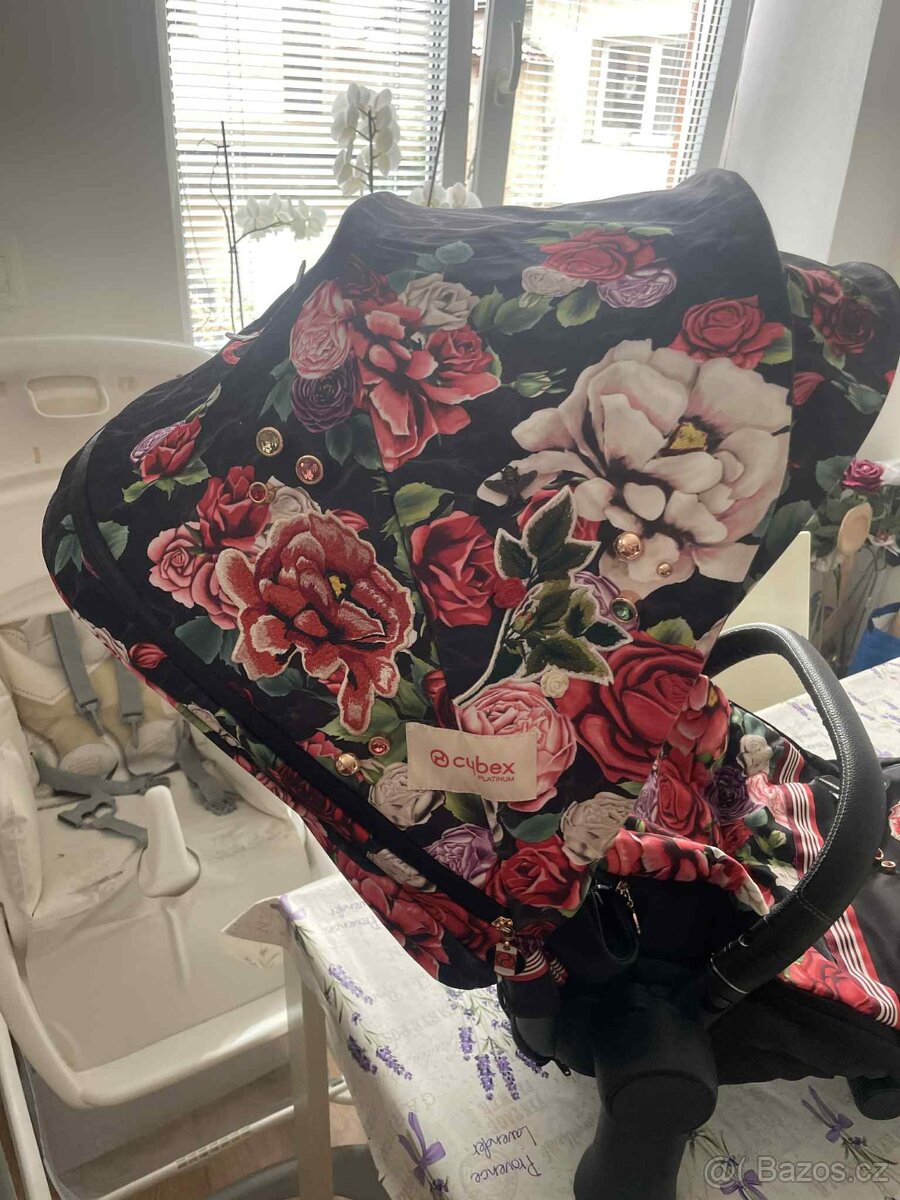 sportovní sezení cybex priam blossom dark