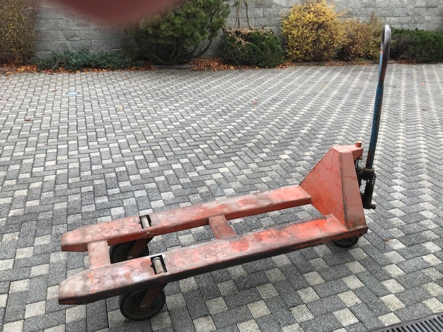 Manipulační vozík na palety a těžká břemena