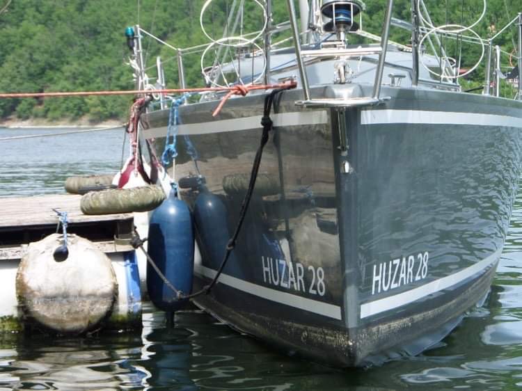 Plachetnice kajutová Huzar 28