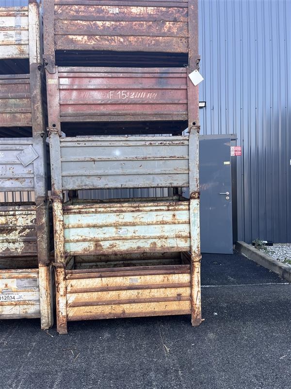 Ohradová, kovová paleta