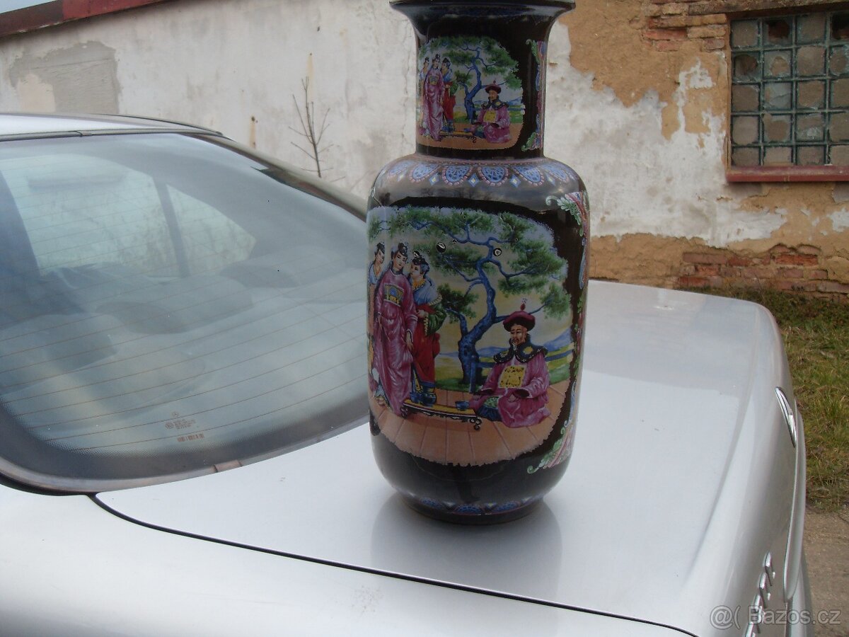 čínská váza z Antiku