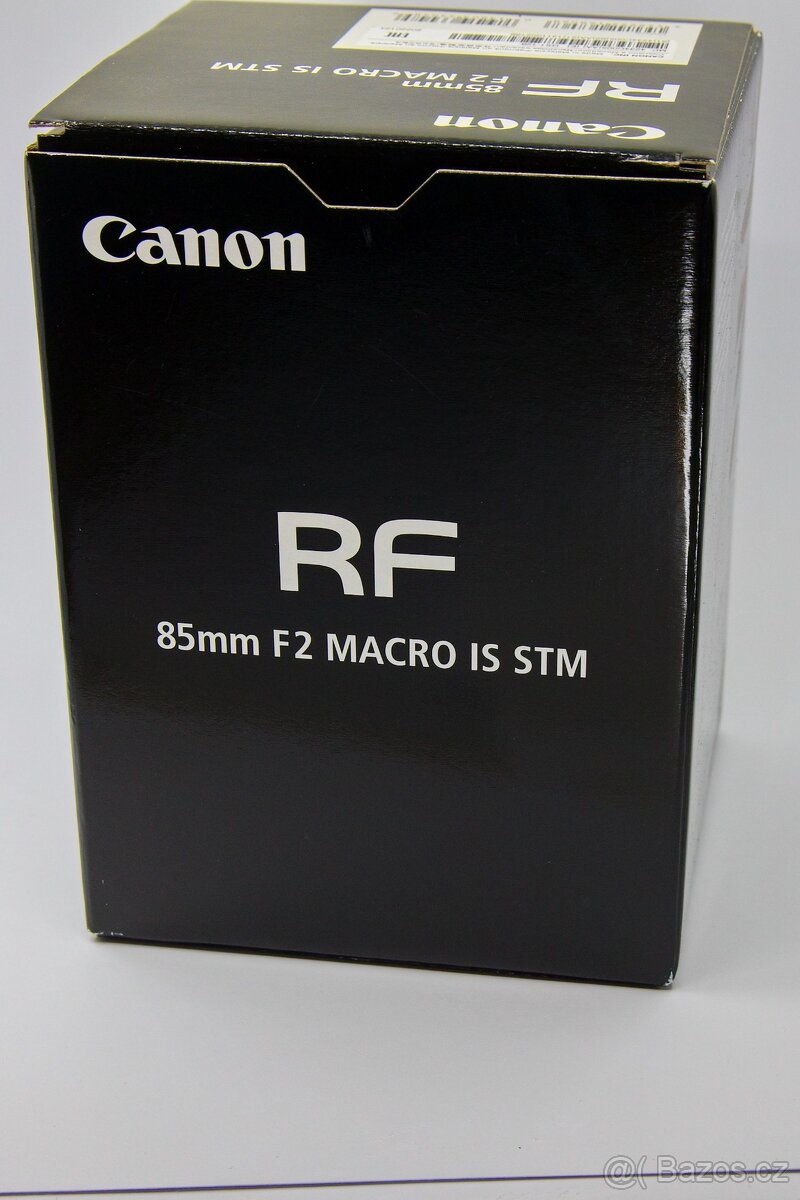 Canon RF 85mm f/2 Macro IS STM