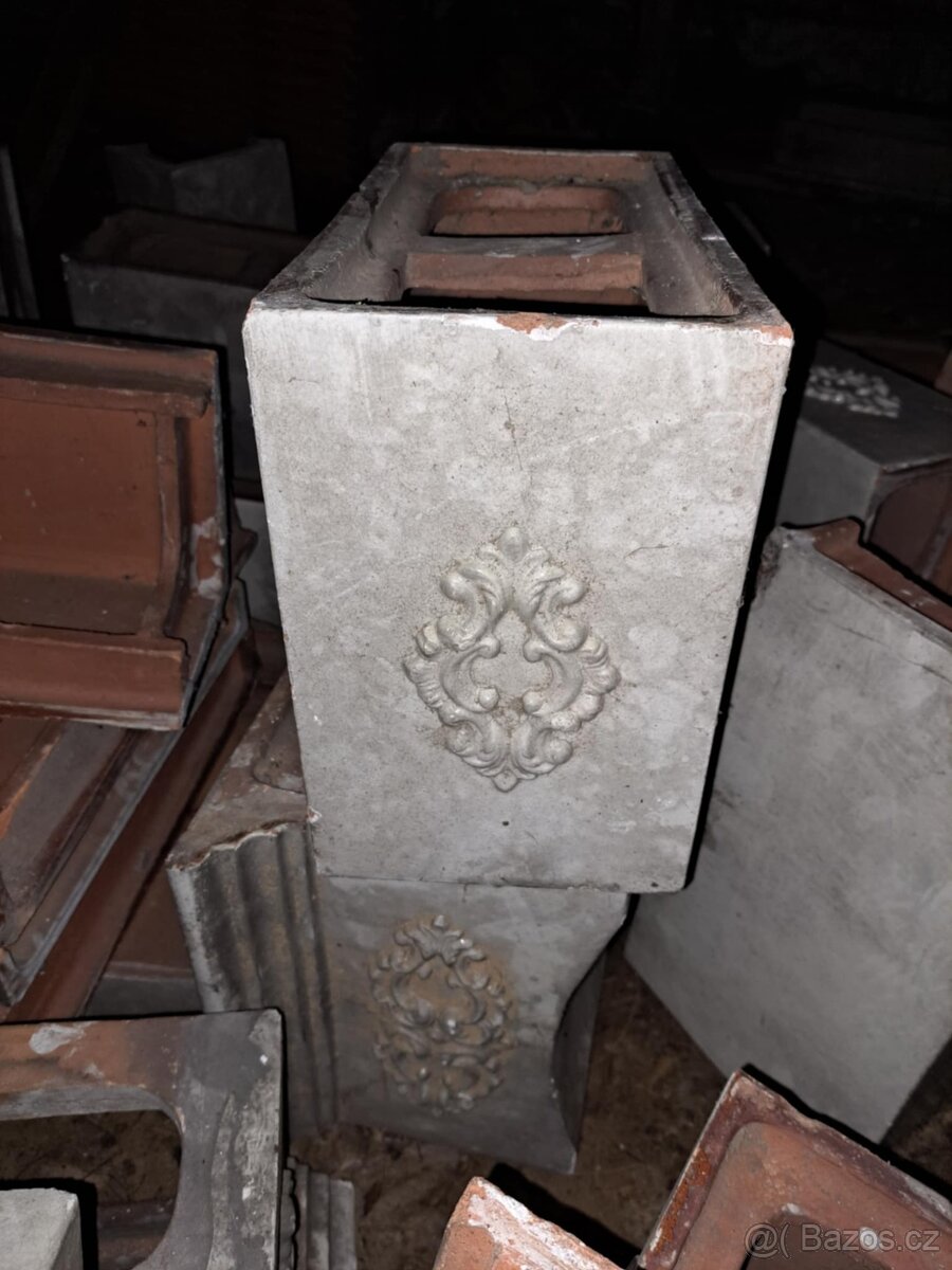 Prodám starožitný kachlový obklad / kachle ke kamnům