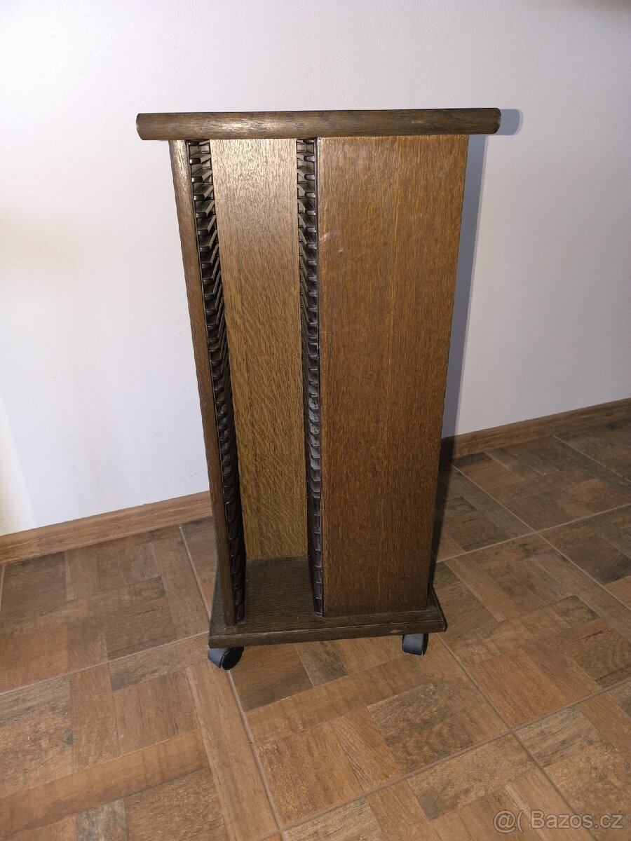 Stojan (polička, regál, skříňka) na CD