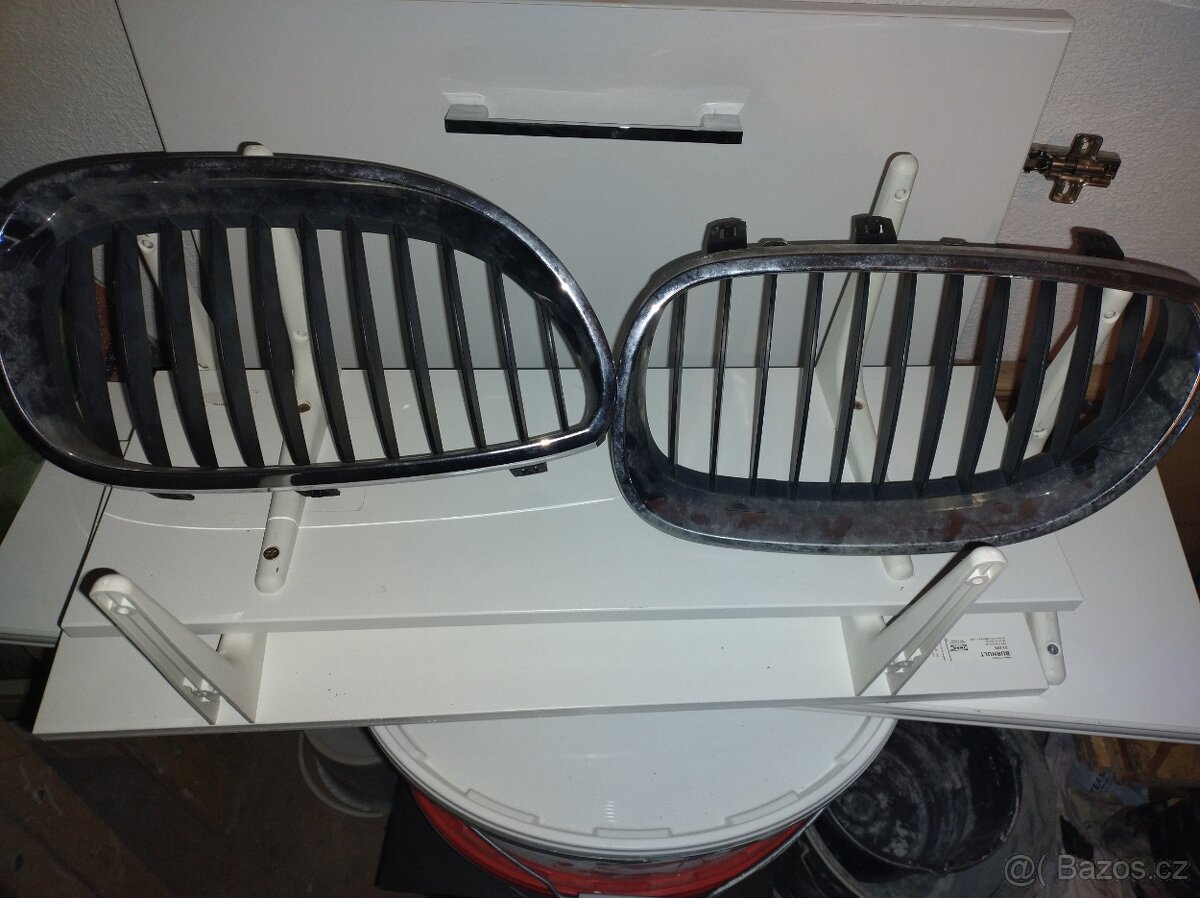 BMW E61 přední mřížky