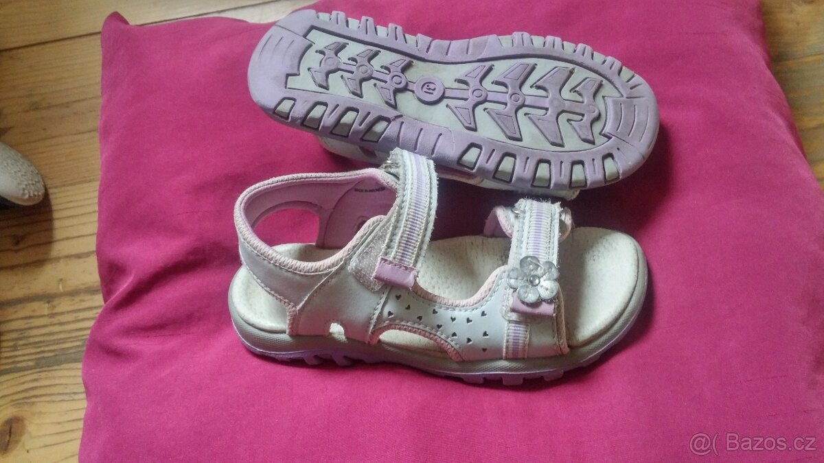 Dívčí sandálky Baťa vel. 31