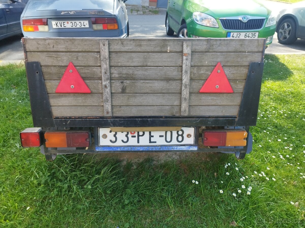 Přívěsný vozík za auto