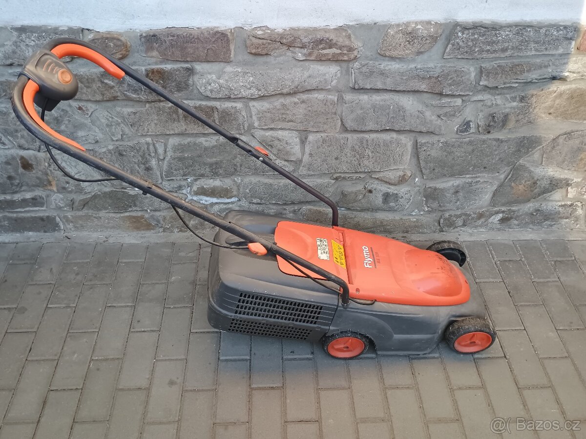 starsi sekacka ,zaber 32cm, elektricka