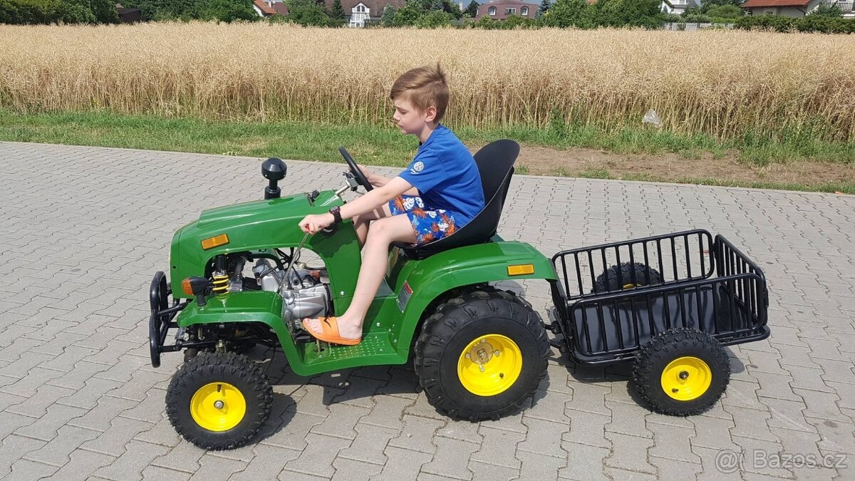 Dětský čtyřtaktní zahradní traktor s přívěsem 110ccm zelený