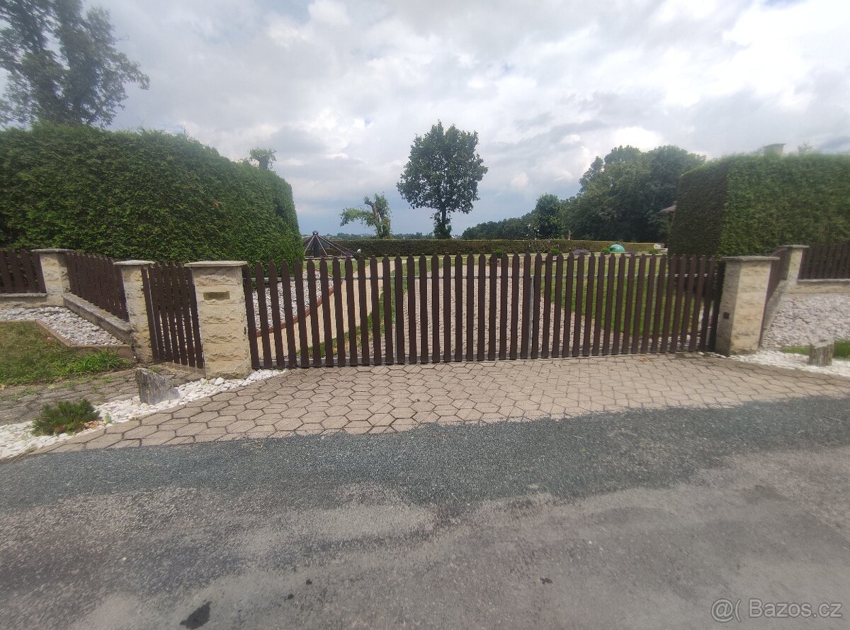 Ptyrov u Mnih.Hradiste St.Pozem.333m2 + travni porost 501m2