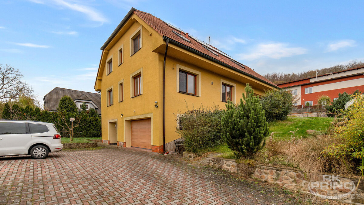 Velký rodinný dům 6 + 2, na pozemku 1.067 m2, Tuchoměřice, P