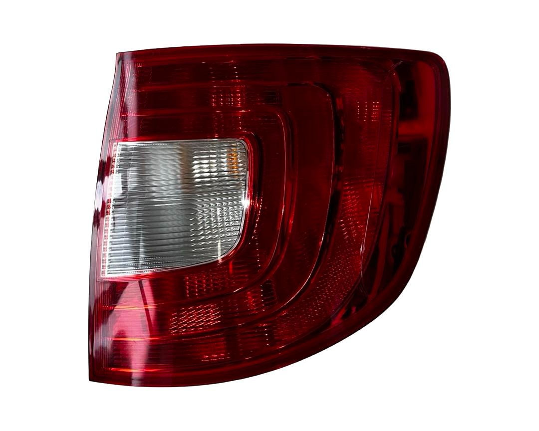 Pravé zadní vnější světlo 3T9945096 Škoda Superb 2 kombi 11