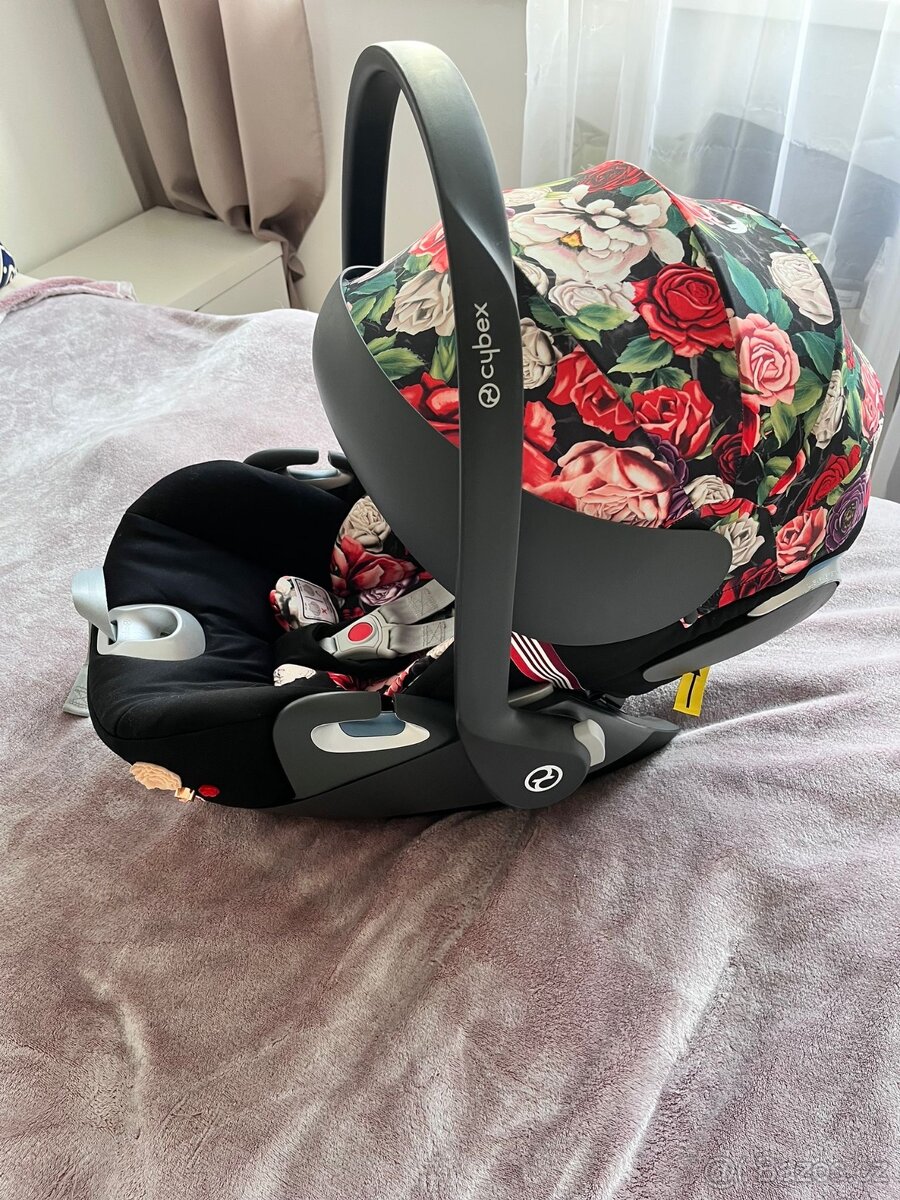 Autosedačka Cybex Cloud Z i-Size –  edice Spring Blossom