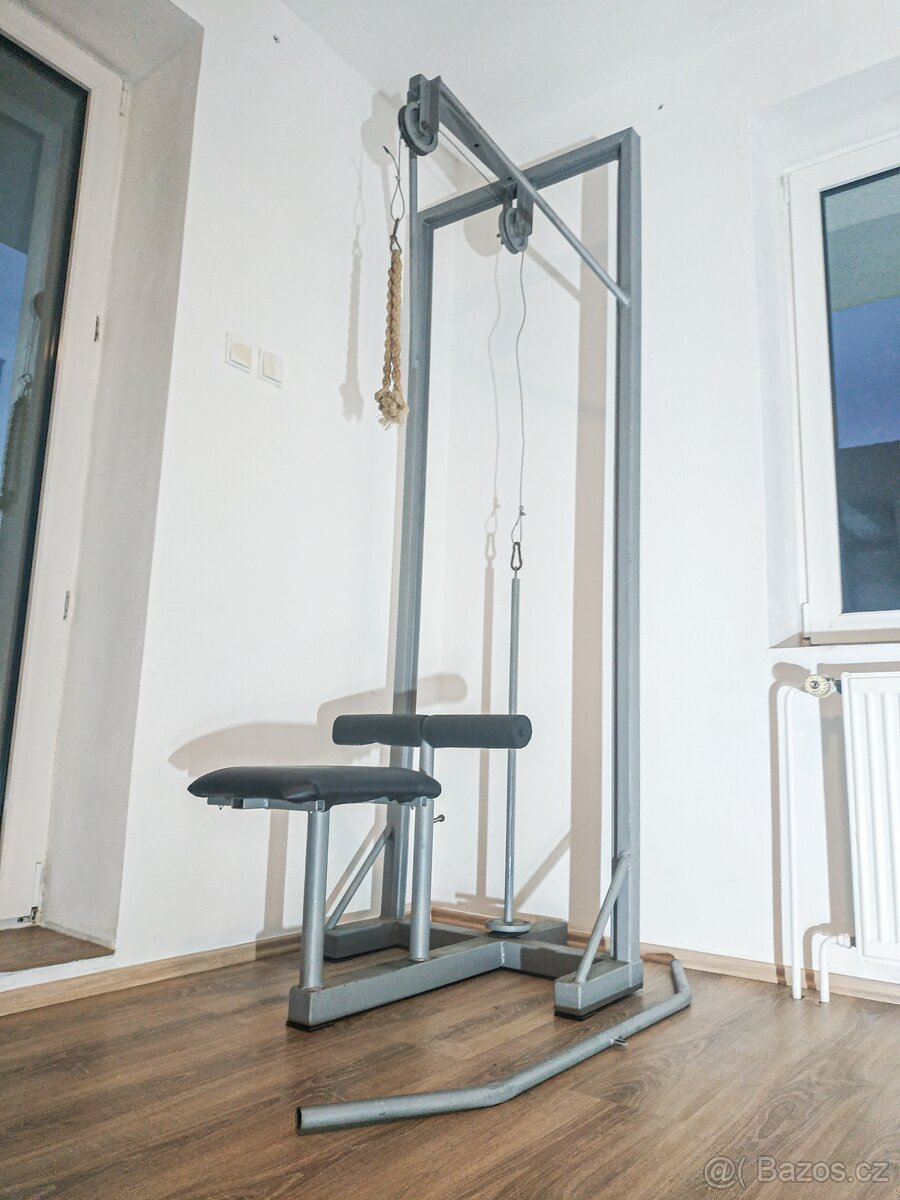 Horní kladka + konstrukce s hrazdou