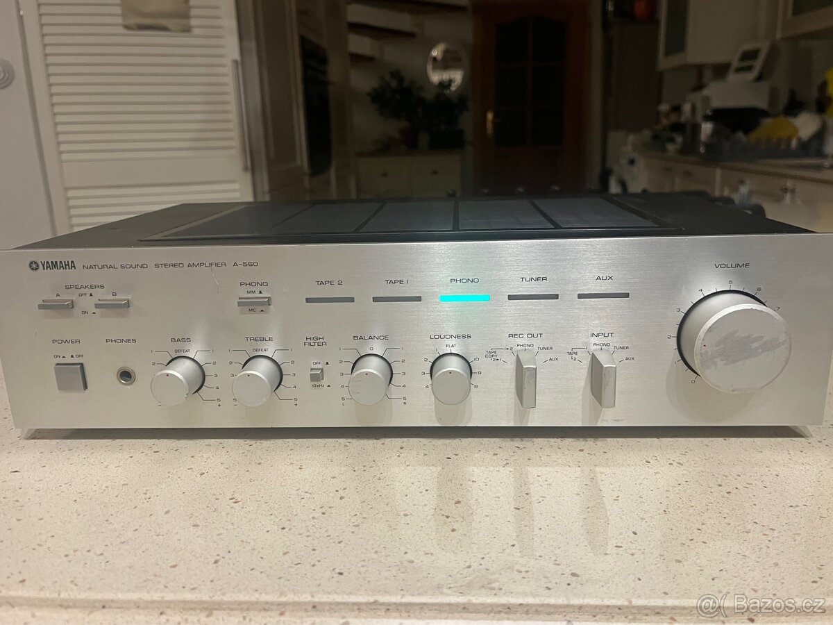 Zesilovač Yamaha A-560