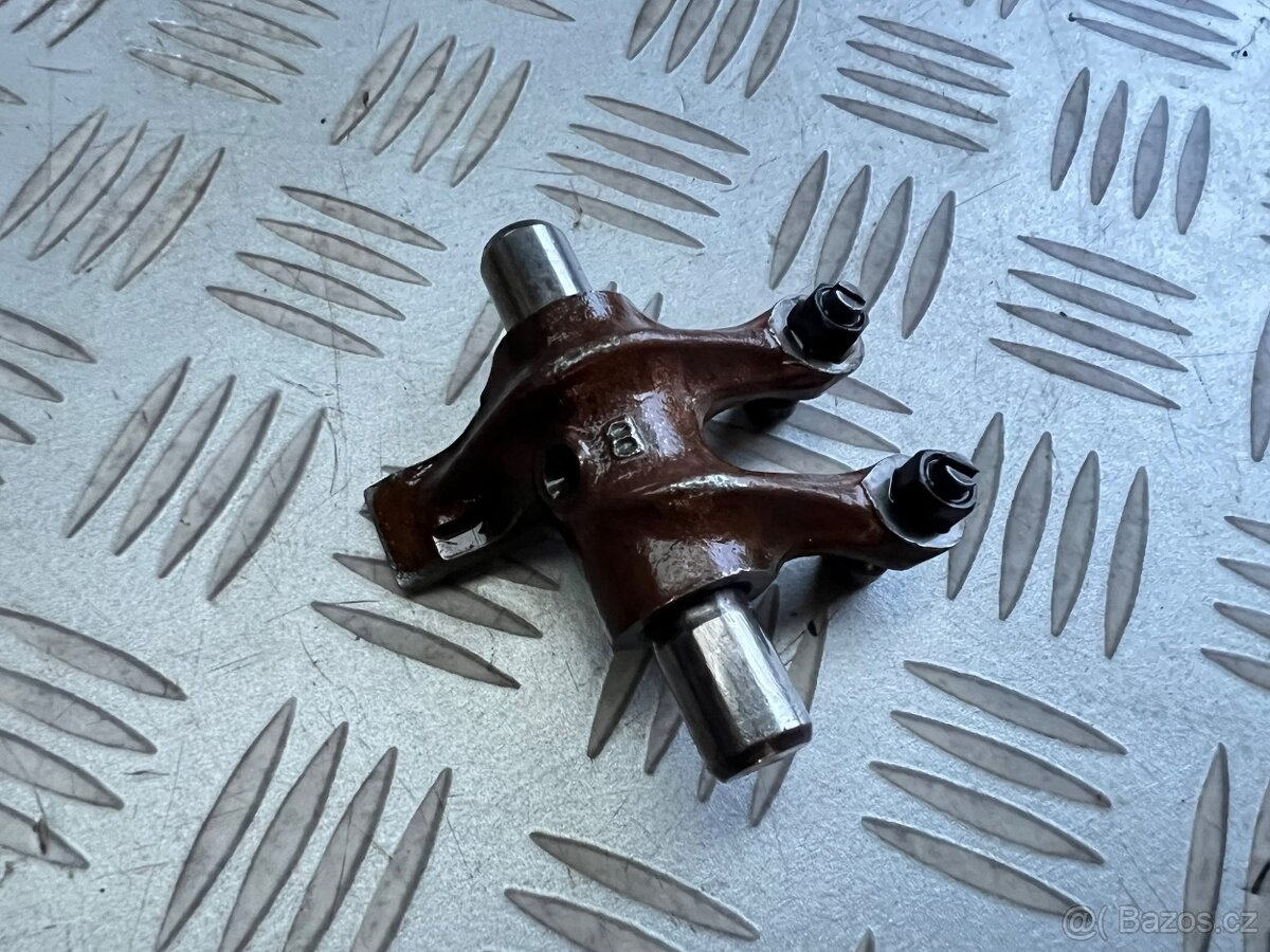 Výfukové vahadlo Piaggio 125-300ccm