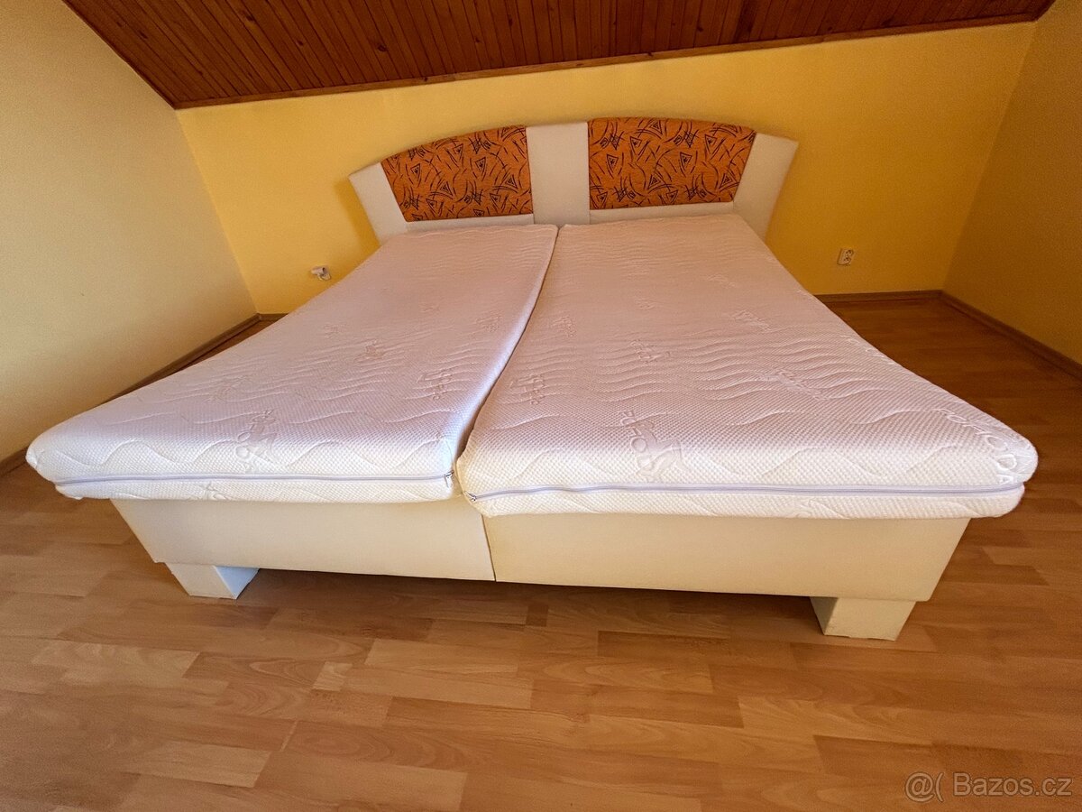Manželská postel 180×200 cm, polohovací rošty