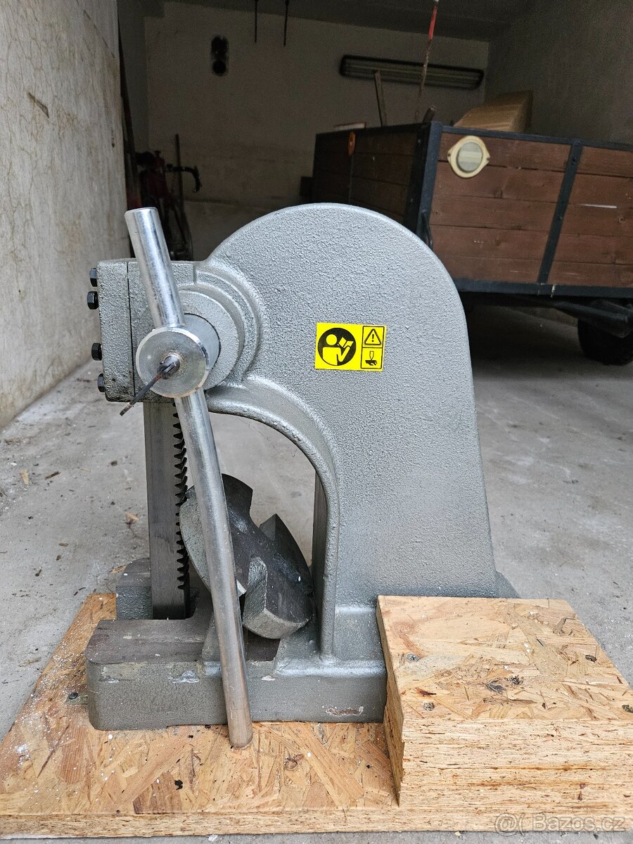 Ruční mechanicky lis