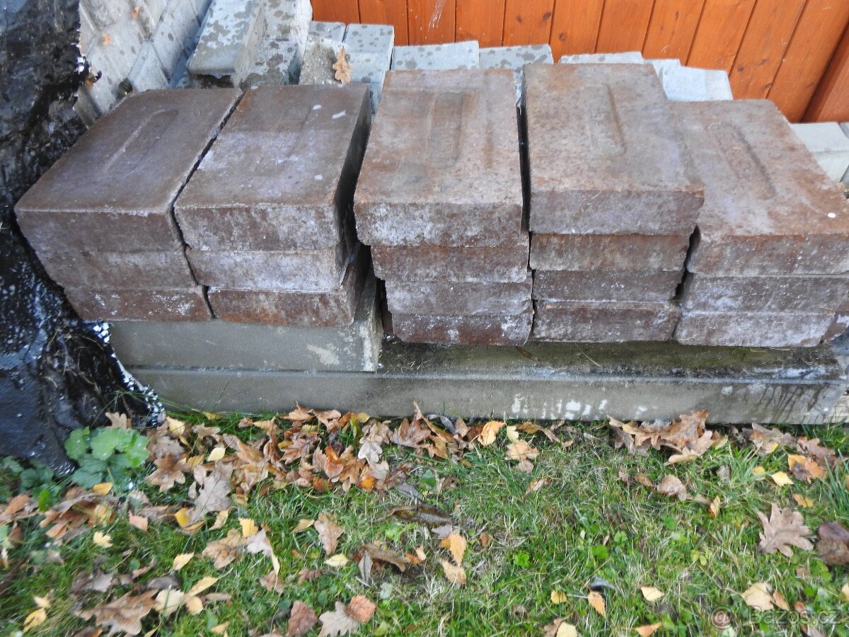 Magnezitové cihly ELK45LI  53kč 19 ks