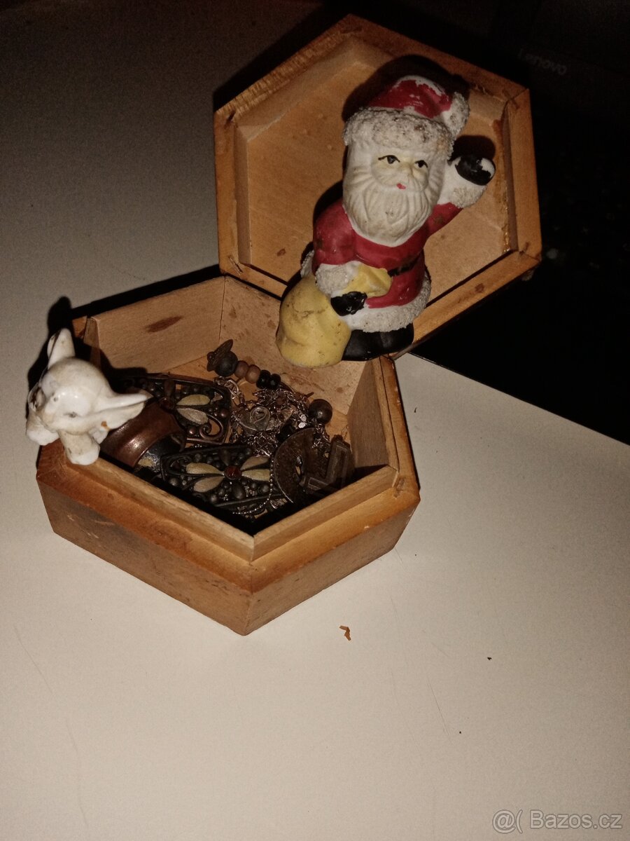 Stará šperkovnice santa a malé slunatko Retro