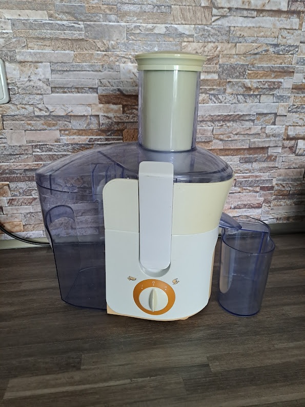 Odšťavovač HR 1853