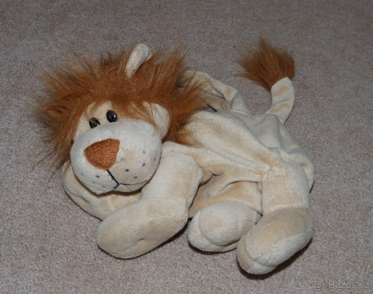 Lev plyšové zvířátko a taška v jednom