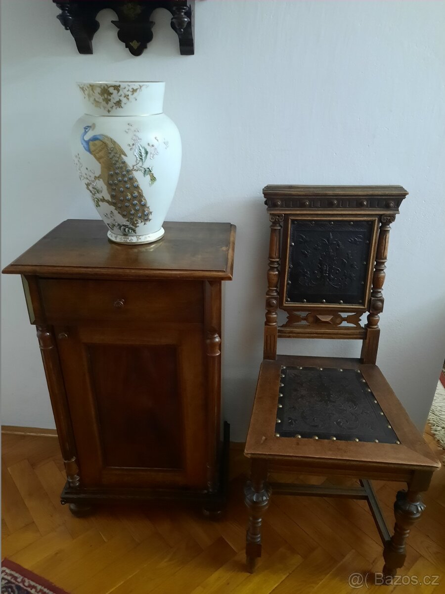 Starožitná toaletka-komoda 54 x 37 x v 90 cm,leštěný povrch