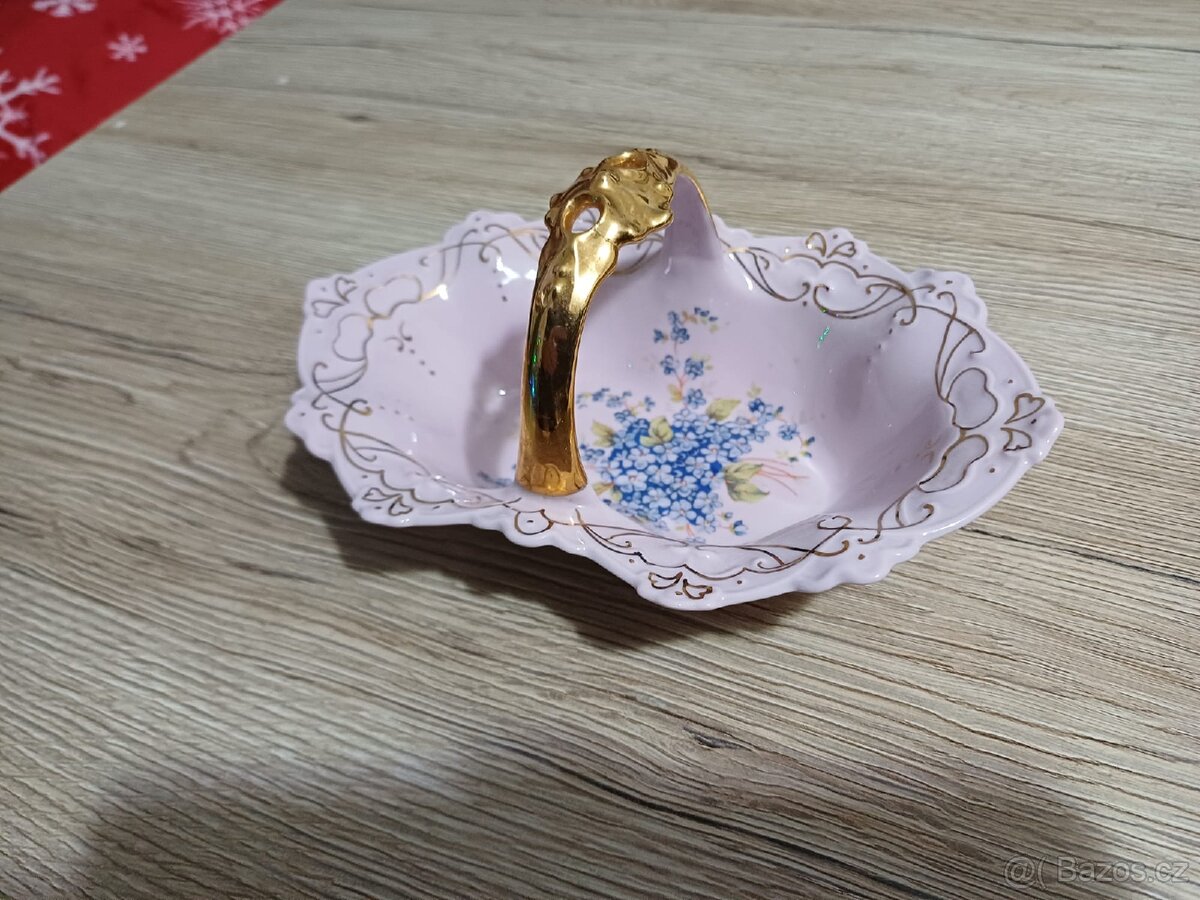 Růžový porcelán