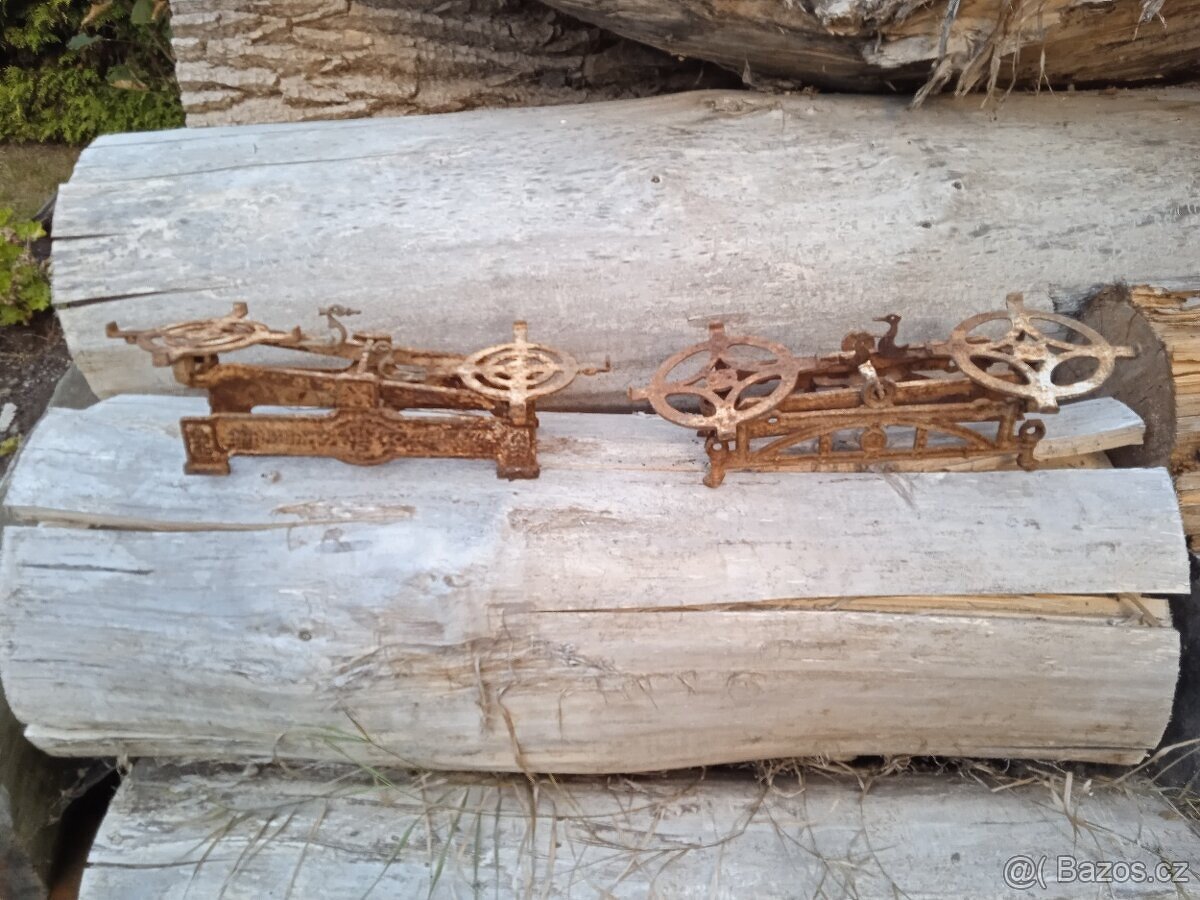 Staré litinové váhy