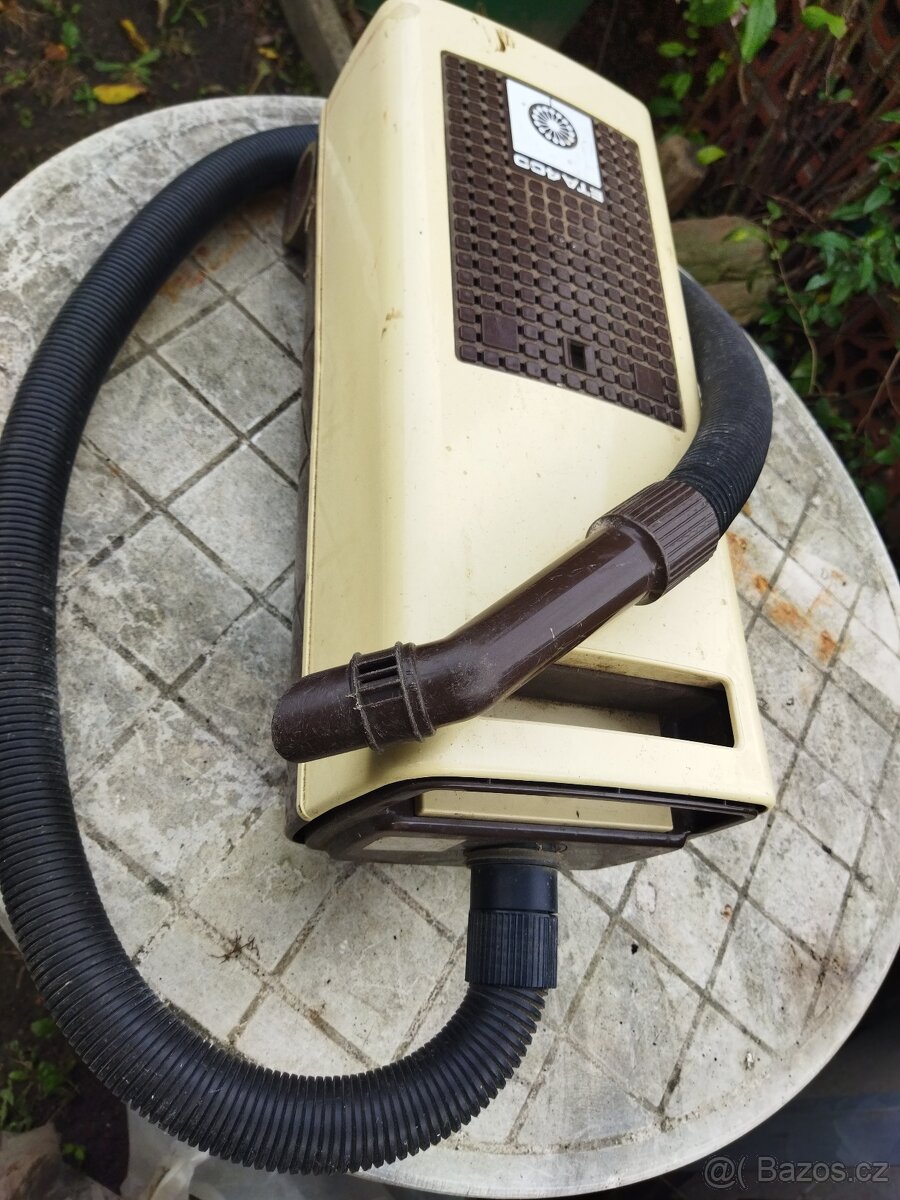 Prodám retro vysavač plně funkční