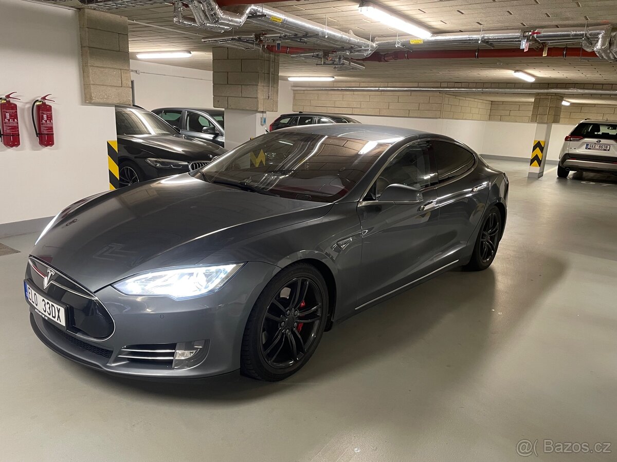 TESLA MODEL S 85 DOŽIVOTNÍ NABÍJENI ZDARMA