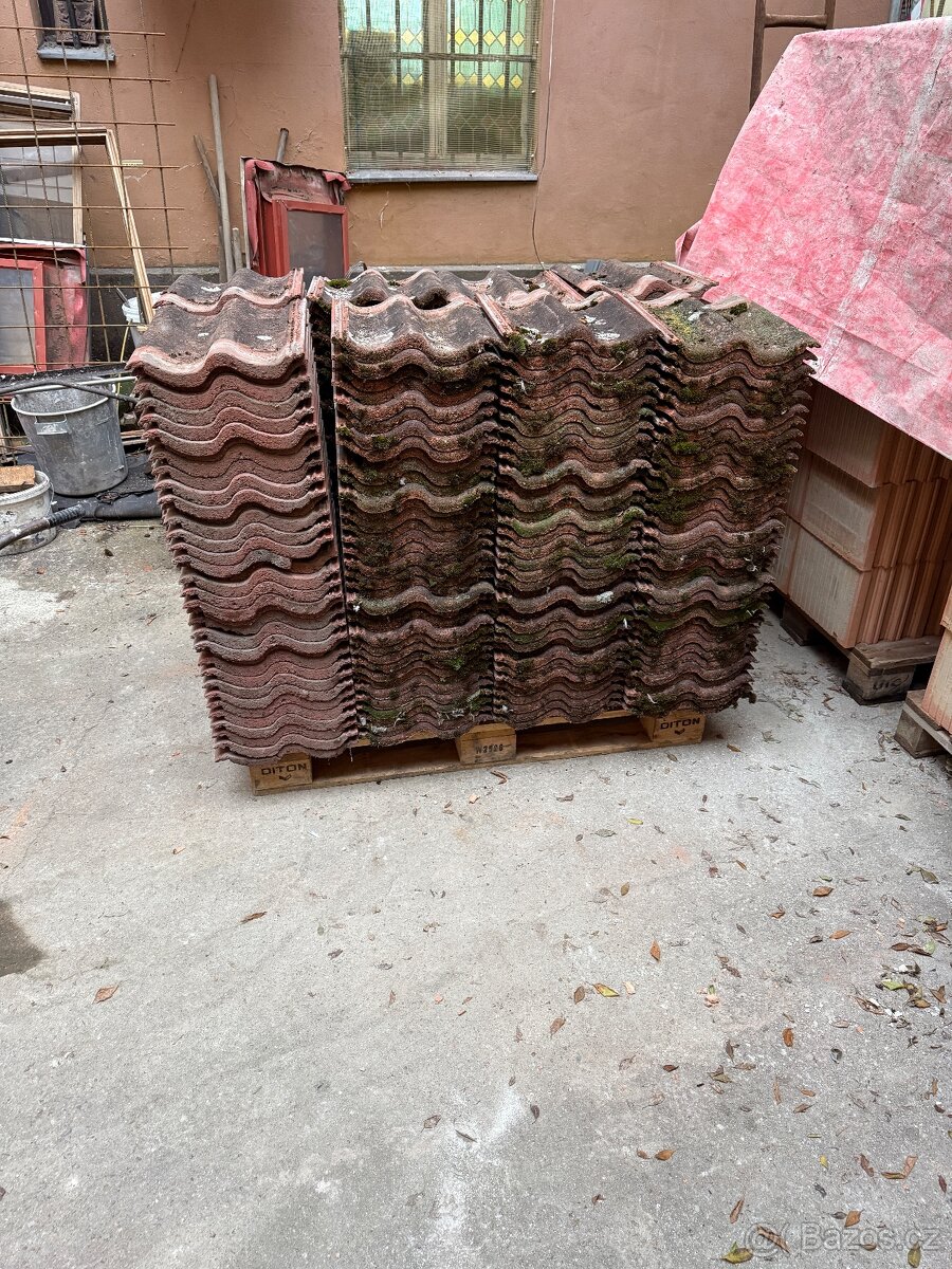 Starší betonové tašky na prodej