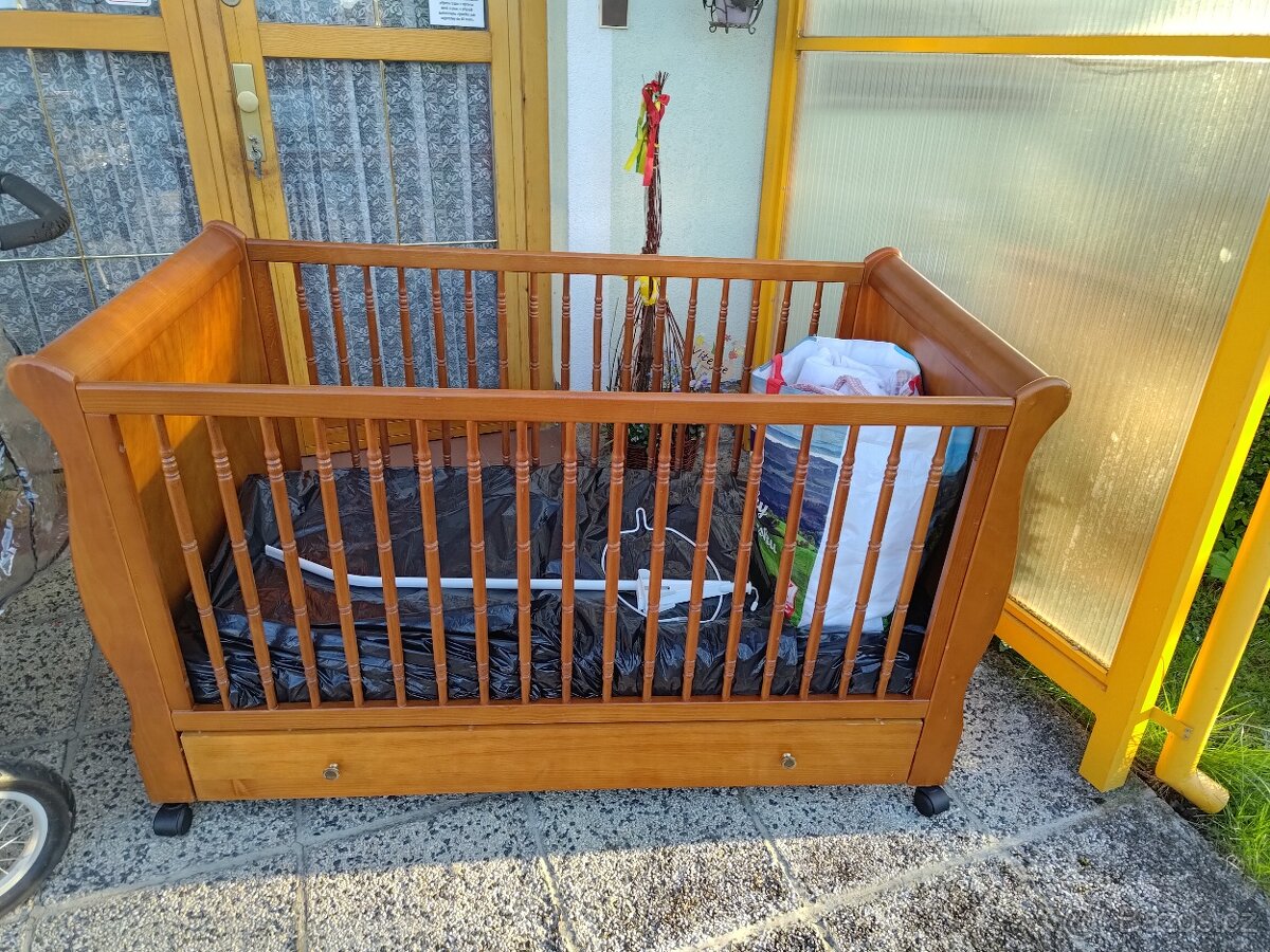 postýlka a kočárek